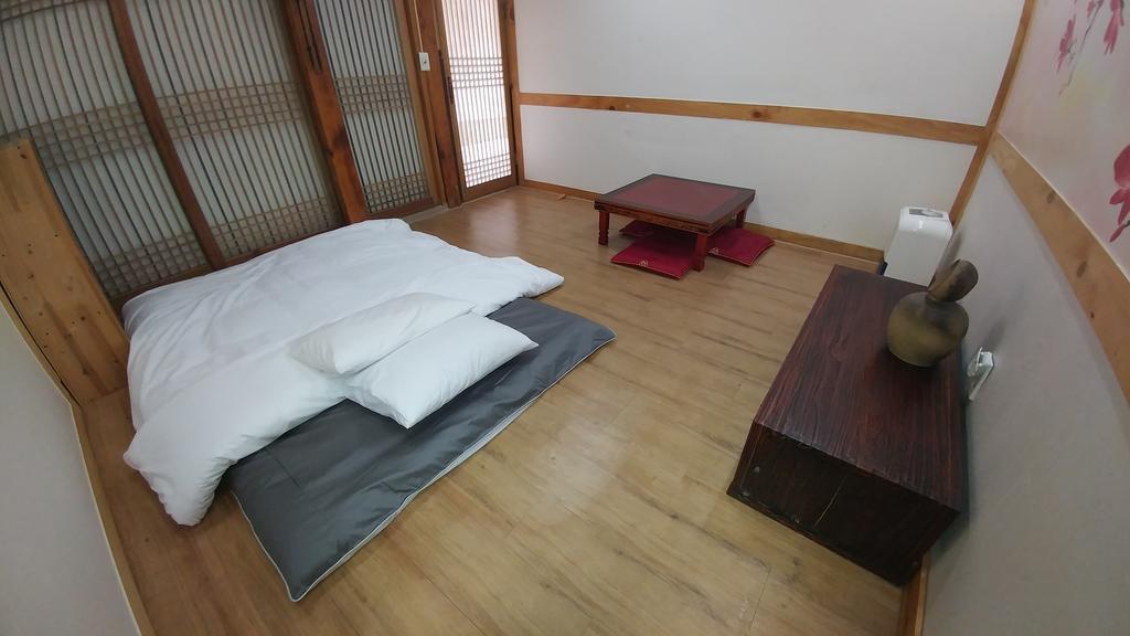 Charm Hanok Guest house 2*